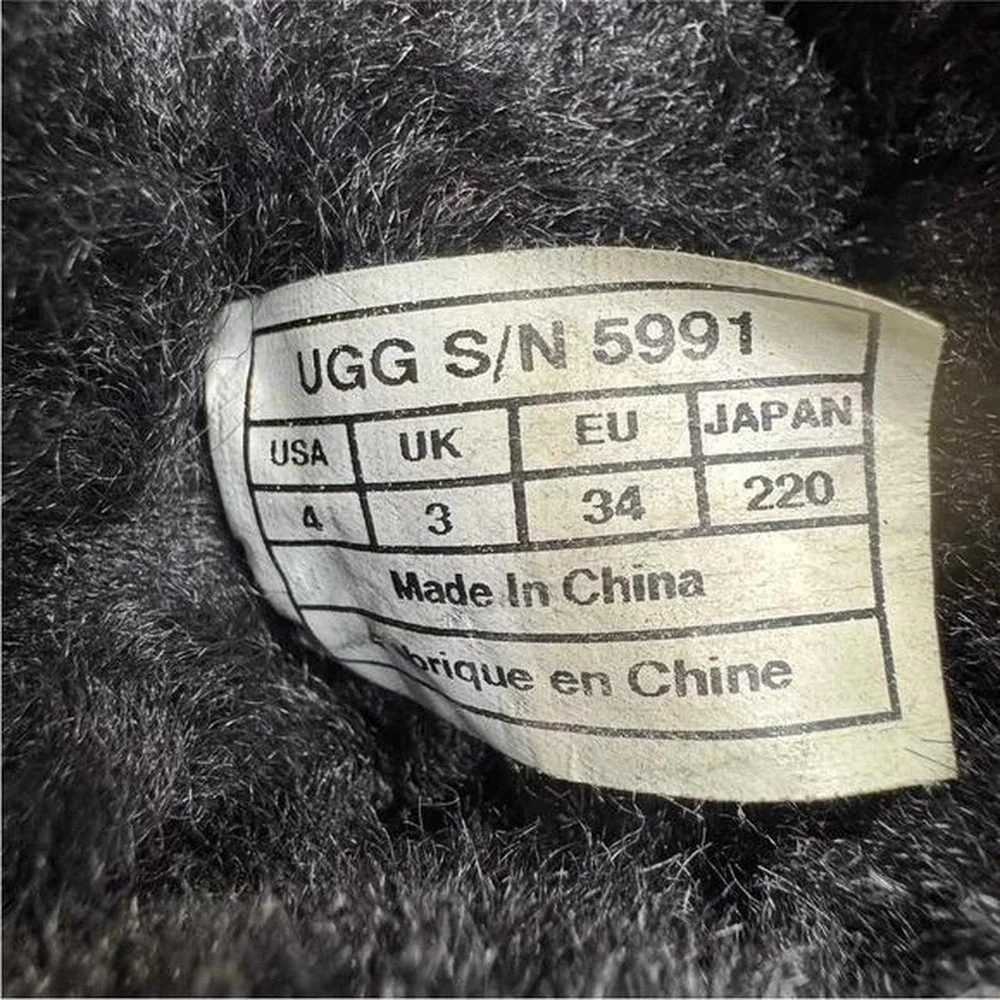 UGG SN 5991 Bailey Button II Black kids US4 Winter Cabincore Cozycore